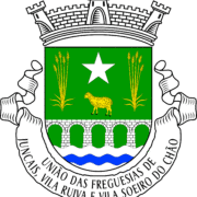 Brasão heráldico com coroa castelo, escudo verde, estrela branca, cabra dourada, espigas trigo e torre cinco arcos azul base.
